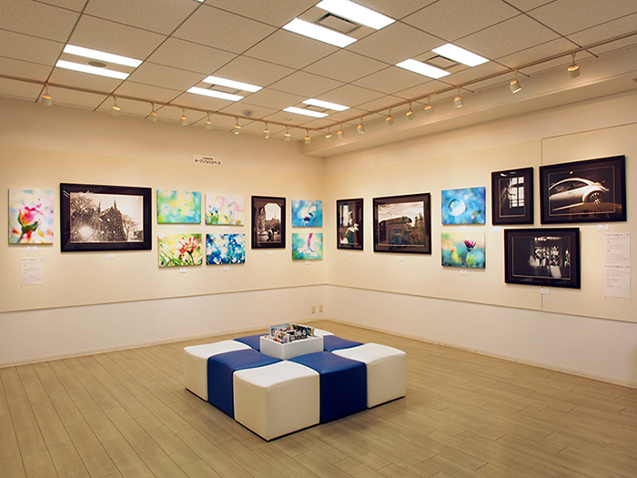 山本英人2013年個展「『街』と『花』」の展示写真